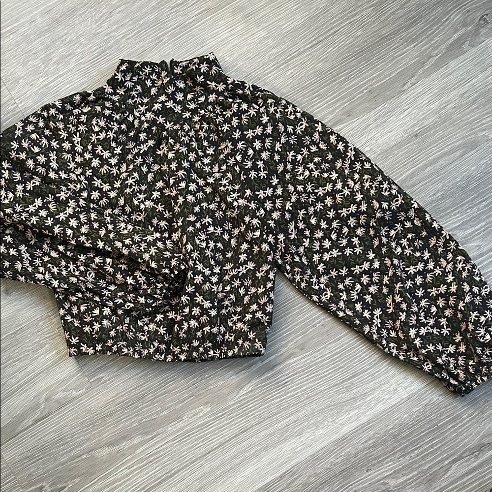 Zara Floral Mock neck Cropped Blouse